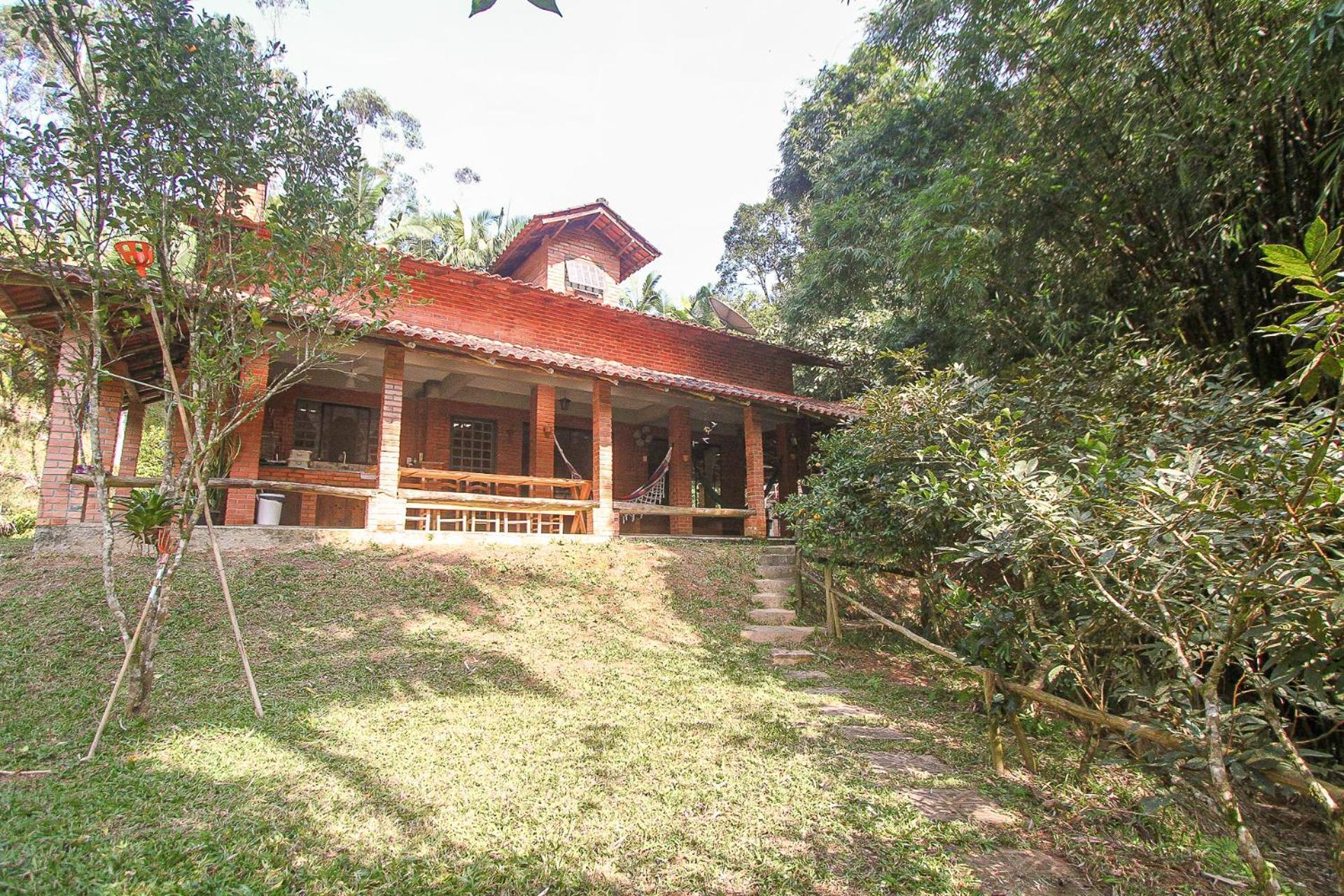 Com Cachoeira No Quintal Antonio Carlos