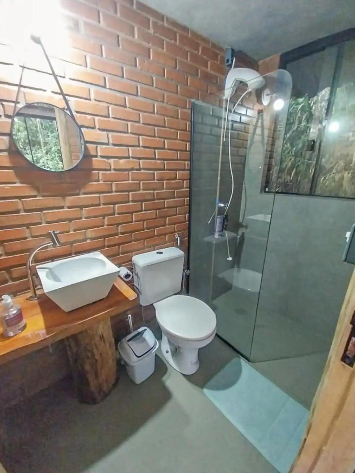 Alojamento de Turismo Selvagem Com Cachoeira No Quintal