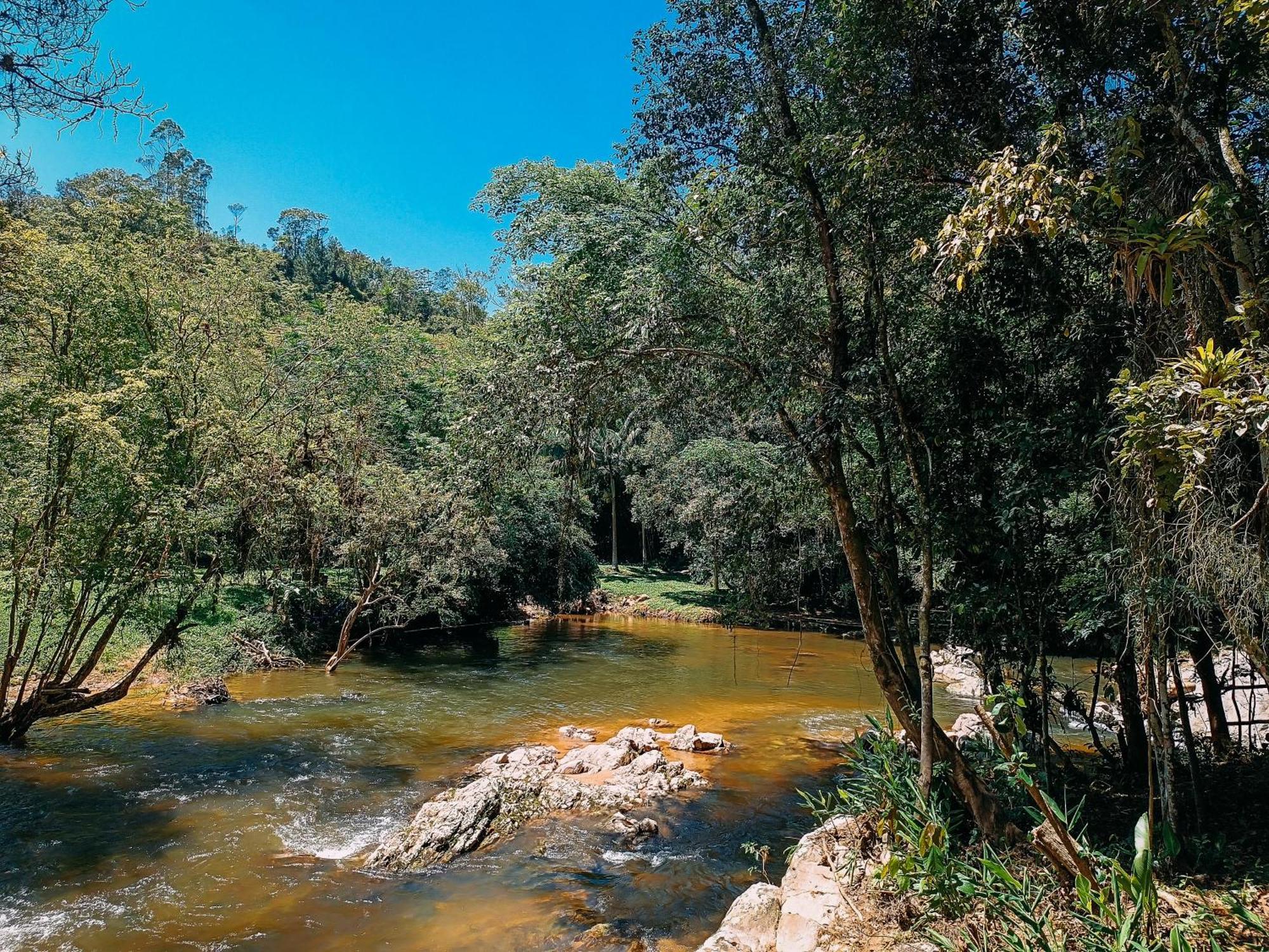 Alojamento de Turismo Selvagem Com Cachoeira No Quintal