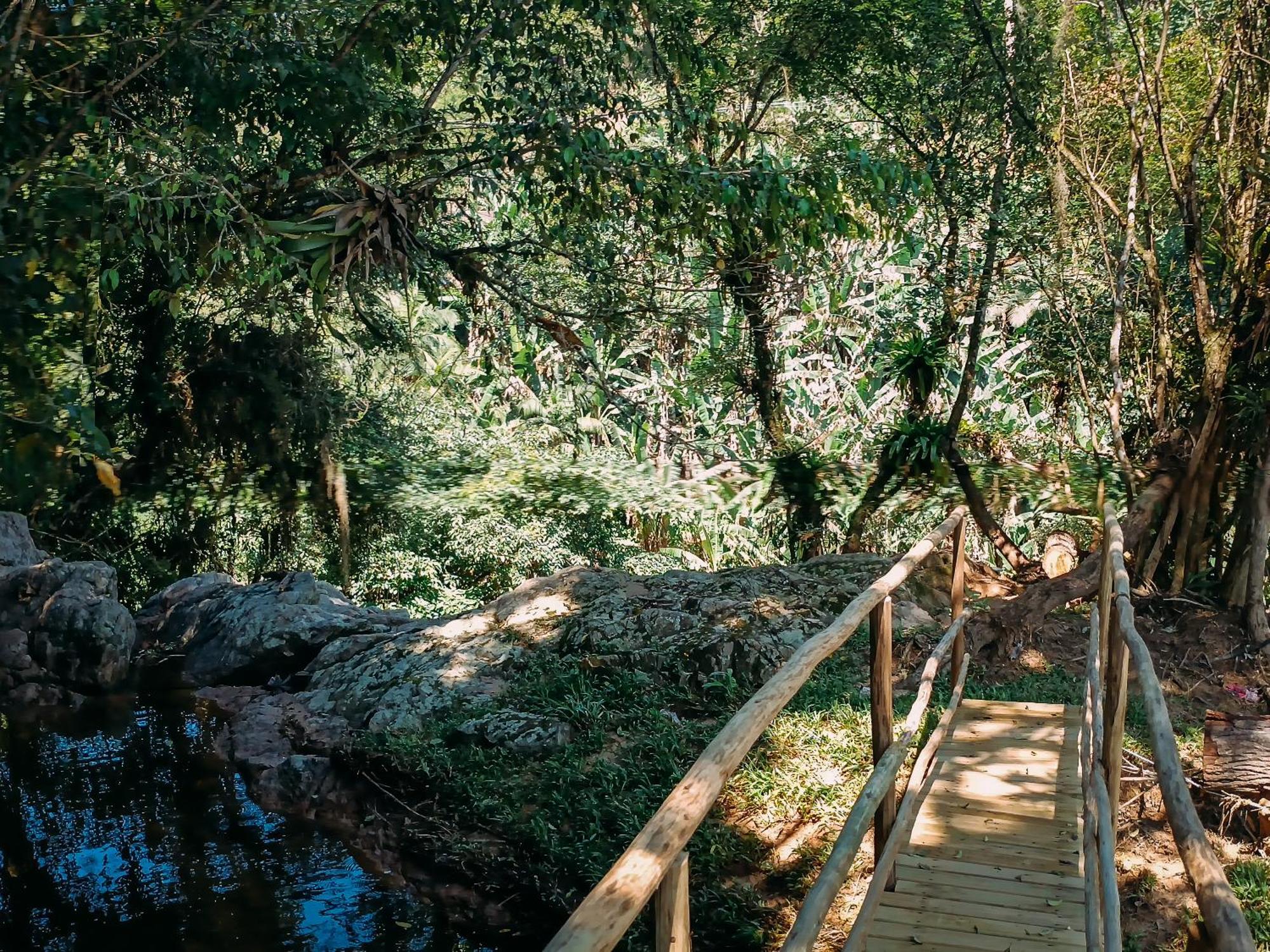 Com Cachoeira No Quintal Antonio Carlos